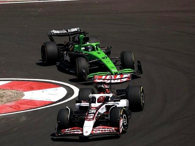 F1赛车赛事中火箭战胜对手成功逆转
