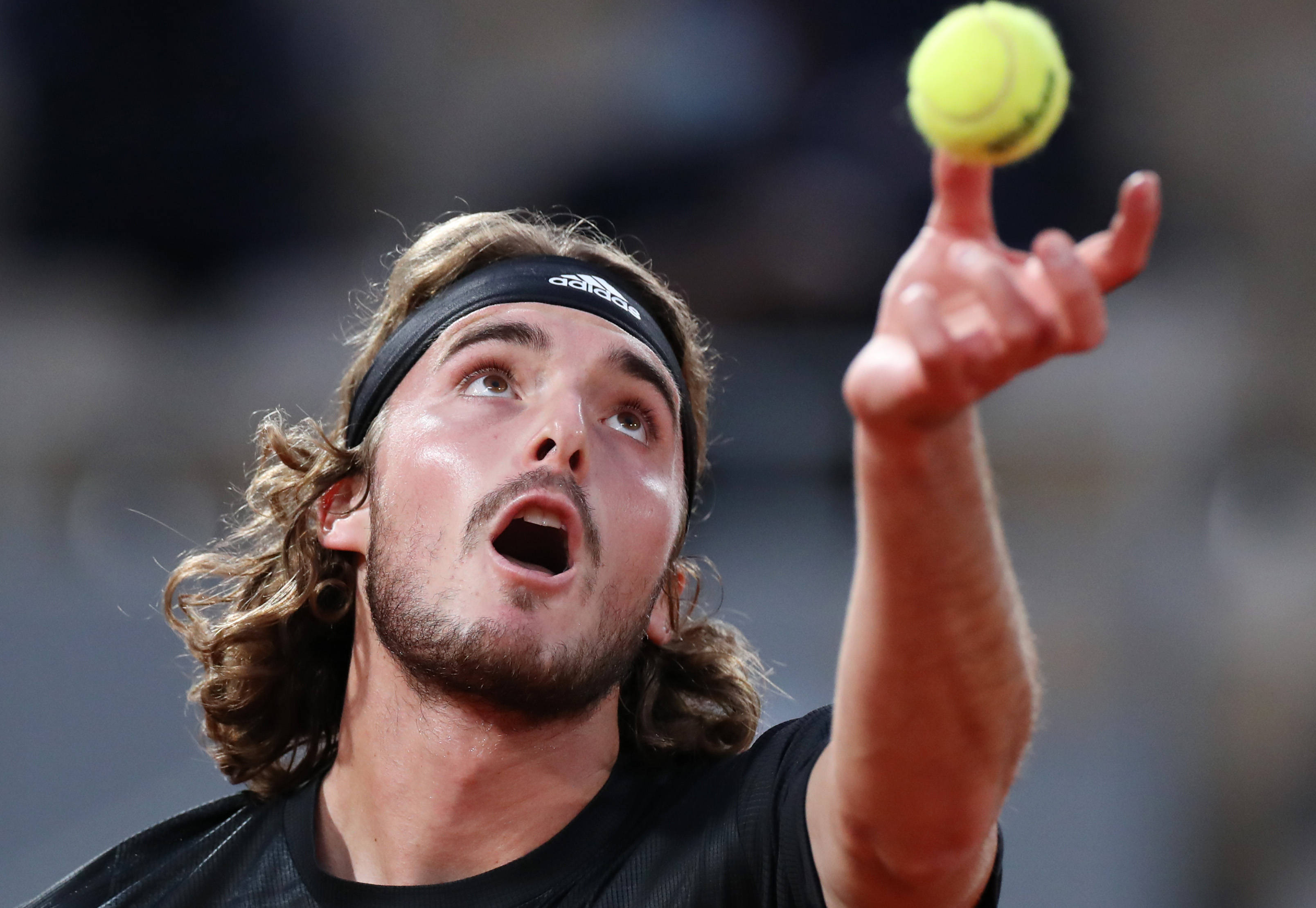 法国网球队爆冷西班牙网球队，西西帕斯绝境逆转的简单介绍